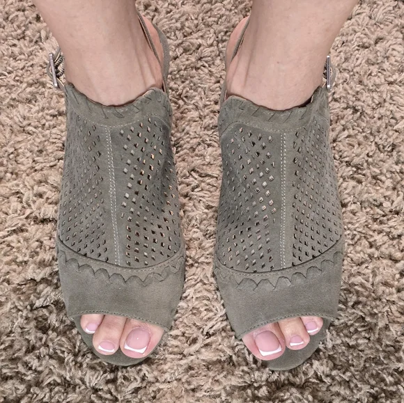 "Report" Olive Green Wedge Shoes with Stylish Designc, Size 8.5 - Picture 2 of 10